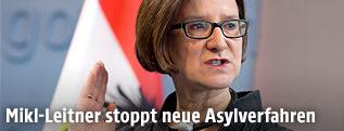 Ich ekle mich vor dieser Frau. Und einer Bundesregierung, die sowas zulässt. orf.at/stories/228389…