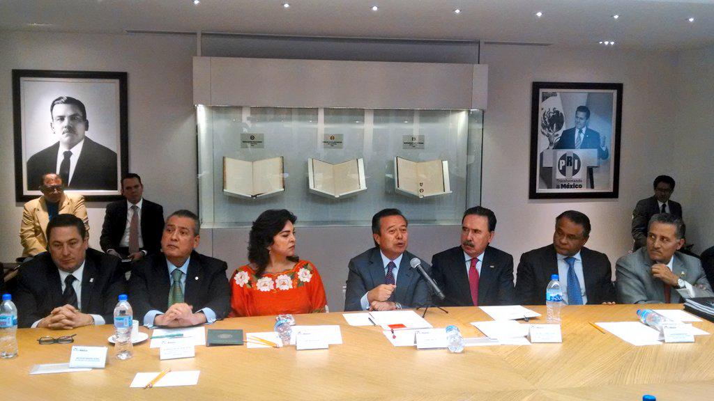 Gerardovel's tweet photo. “@PRI_Nacional: El PRI es el partido de la unidad; así somos, así nos gusta y así nos funciona: @CCQ_PRI. http://t.co/LkhjxT2Aa4”@Mafud_PRI