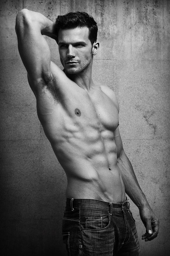 Adam model. Парень по пояс. Adam model. Adam phillips model. Adam coussins back.