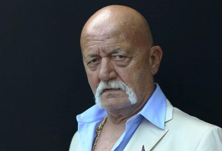 SON DAKİKA: Sümer Tilmaç hayatını kaybetti! cnn.st/1HAFZXR