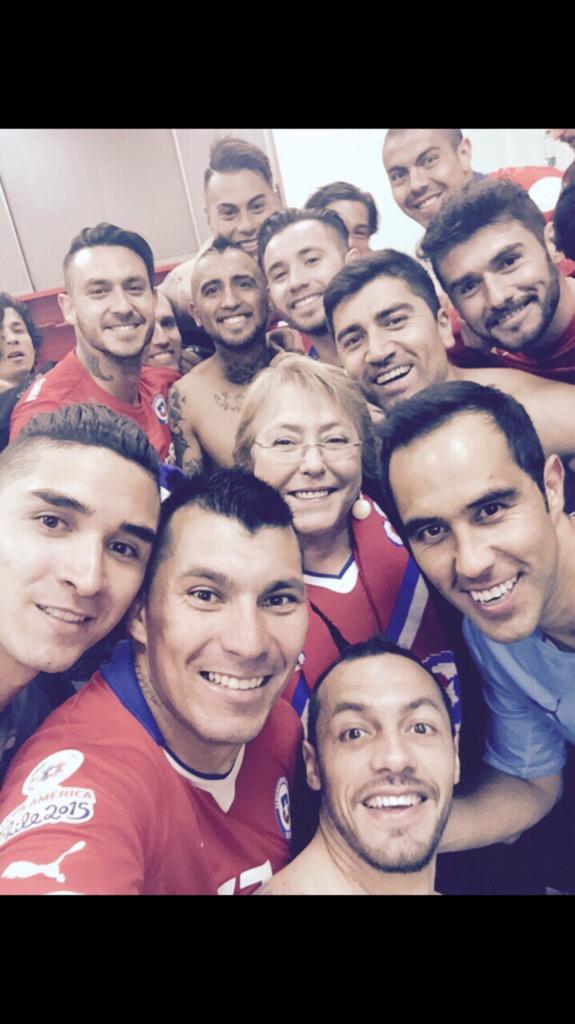 Gracias presidenta por el apoyo de ayer. Todo Chile unido tras esta copa América!! Chile#2015
