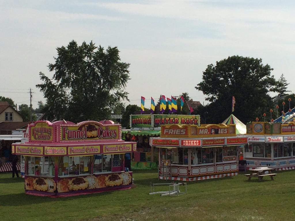 BotkinsCarousel's tweet image. The rain is gone, the sun is out!! Carousel begins in 1 hour!!!