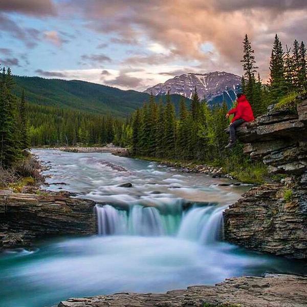 TravelAlberta's tweet photo. "33 breathtaking photos from the most beautiful place in Canada" - http://t.co/8as95O9nzU (via @businessinsider) http://t.co/ErLdShXe3Y