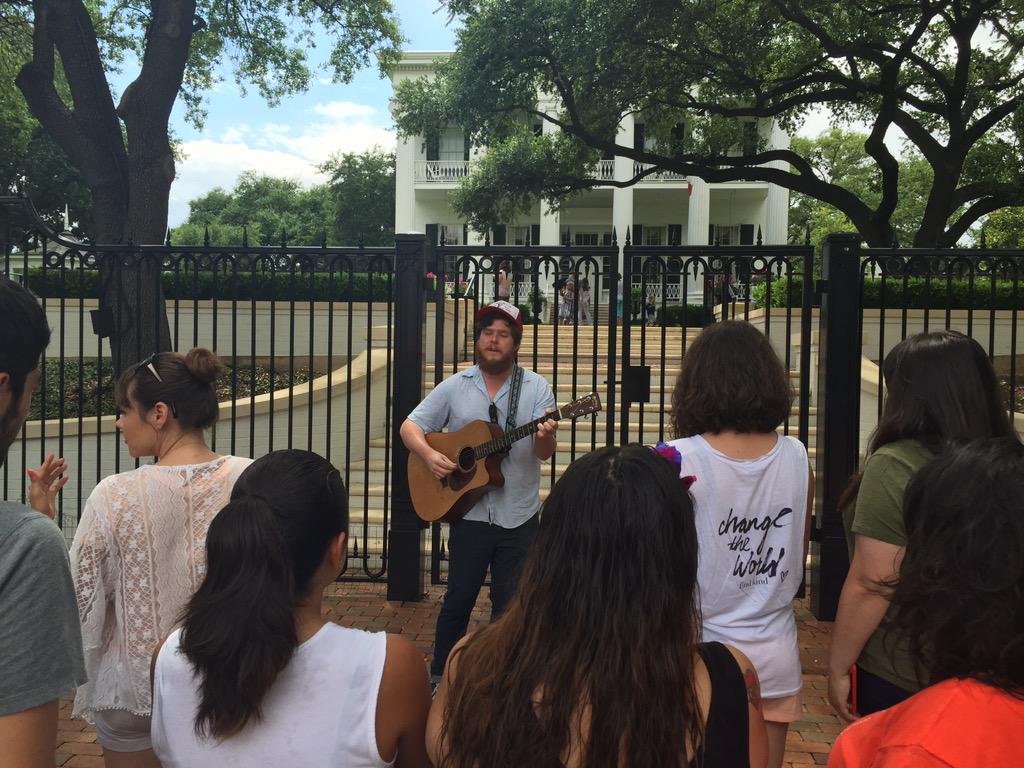 sadieeehdz's tweet photo. Preview of tomorrow! Austin musicians like @breakstrings support the #PeoplesVeto http://t.co/EYIDAvgVu8