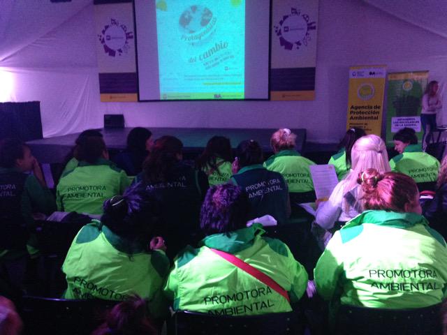 NatyPersini's tweet photo. Las protagonistas del cambio celebrando el #DMMA2015 #PromotorasAmbientales http://t.co/aL0dtEPSGA