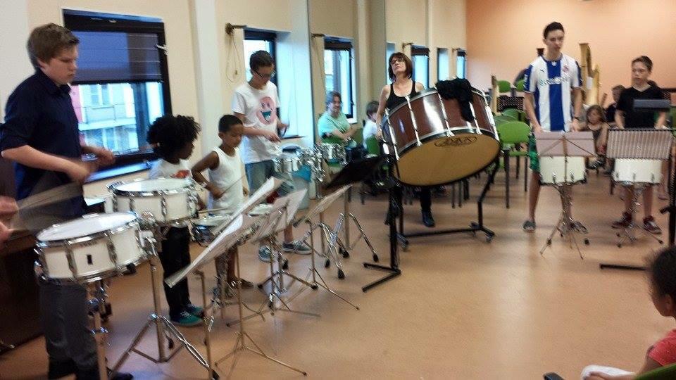 EMMCapelle's tweet photo. De malletband van muziekvereniging EMM heeft vanavond opgetreden tijdens de open dag van muziekschool SKVR. http://t.co/Z6far7WcfF