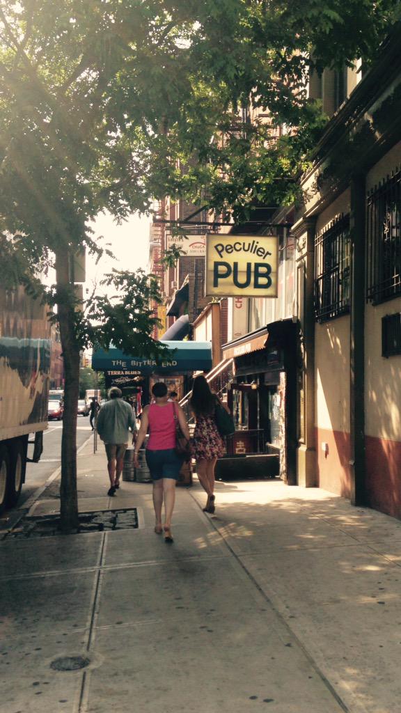 SoundlessBloom's tweet image. °   '그 곳에도 숲의 노래가 있나요' 질문에 이 곳에서는 이어폰을 꺼내지 않았다는 것을 깨달았다. 여행지에서는 발딛는 거리와 스치는 사람, 이 모두 어우러져 시간의 노래가 된다.