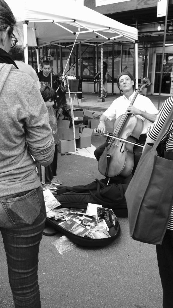 SoundlessBloom's tweet image. °   '그 곳에도 숲의 노래가 있나요' 질문에 이 곳에서는 이어폰을 꺼내지 않았다는 것을 깨달았다. 여행지에서는 발딛는 거리와 스치는 사람, 이 모두 어우러져 시간의 노래가 된다.