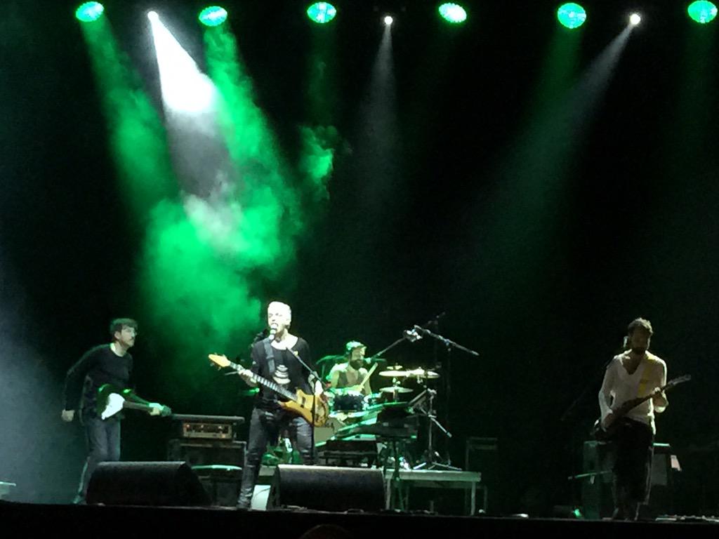 asocialechic's tweet photo. Dio Denaro per la prima volta dopo 16 anni... nostalgia #miscugli #Bluvertigo @brianzarockfest @InArteMorgan http://t.co/nH1YFOygiz