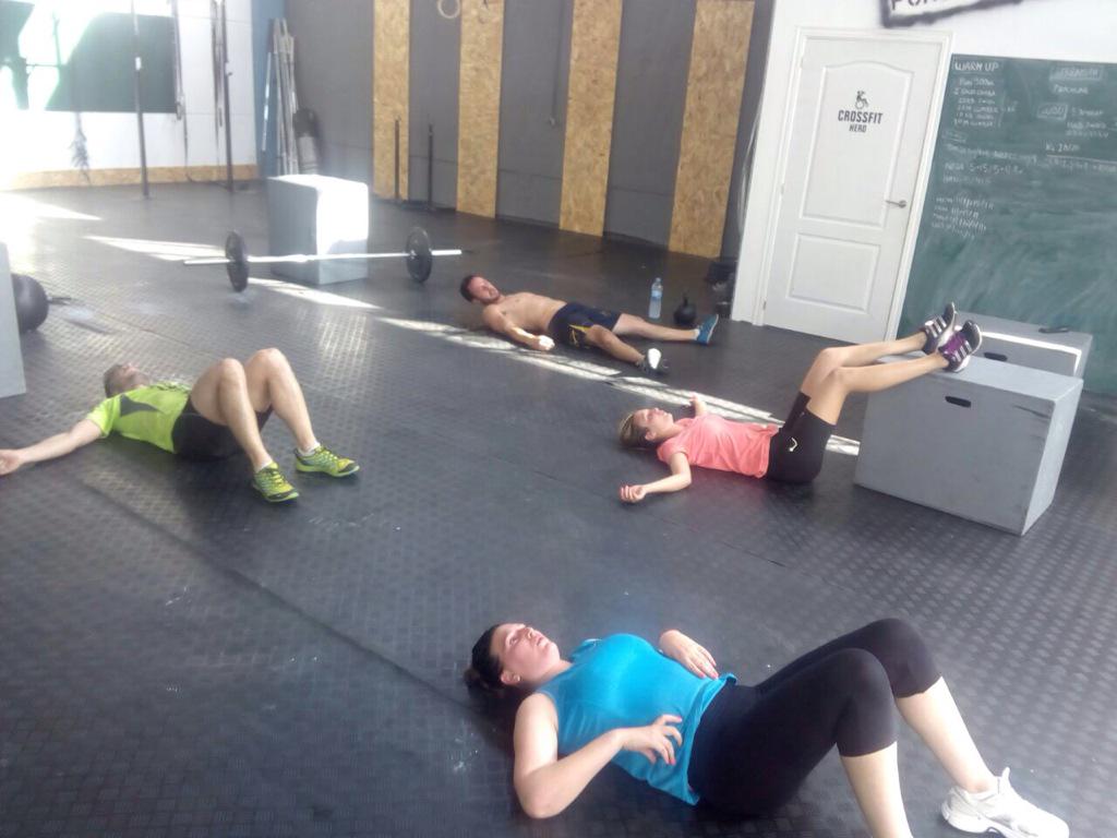 CrossFitPSagunt's tweet photo. La clase de las 17h también  ha dado todo lo suyo!! http://t.co/LZlE9Va7J7