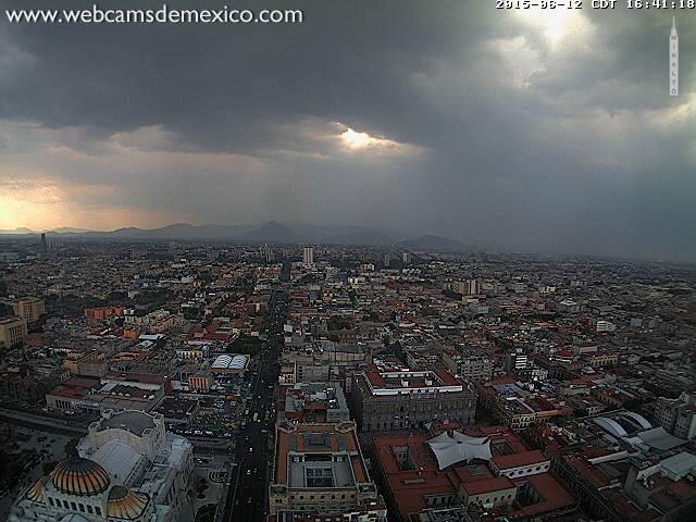 SkyAlertStorm's tweet photo. AVISO DE TORMENTA - CDMX - Núcleos de lluvia con granizo entrando por el nor-oriente de la ciudad. Avanza al centro http://t.co/Kd5PqiT8gp