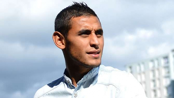 Algeria_Tweet's tweet photo. Chelsea prêt à mettre 15 M d'euros pour Ghoulam http://t.co/v6quB7Up7n #Algérie http://t.co/JJVcX2twn0