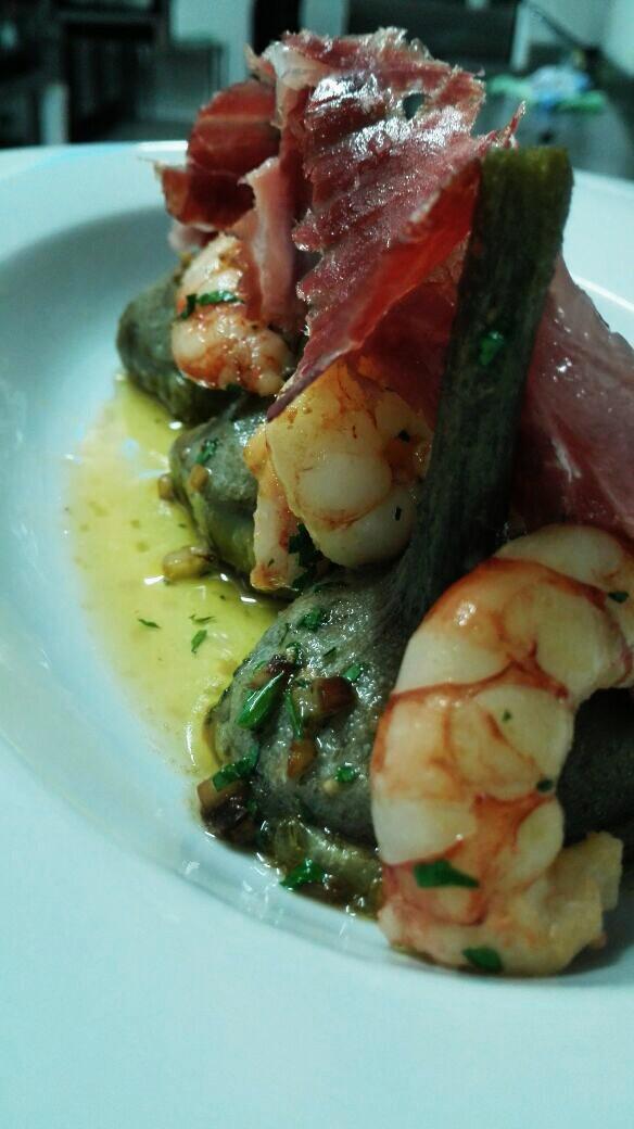 ercolmy's tweet photo. Alcachofas confitadas, jamón de bellota y gambon al brandy. Tendencia!!! #Marbella #cocina #alcachofas http://t.co/exJJxN0cfO