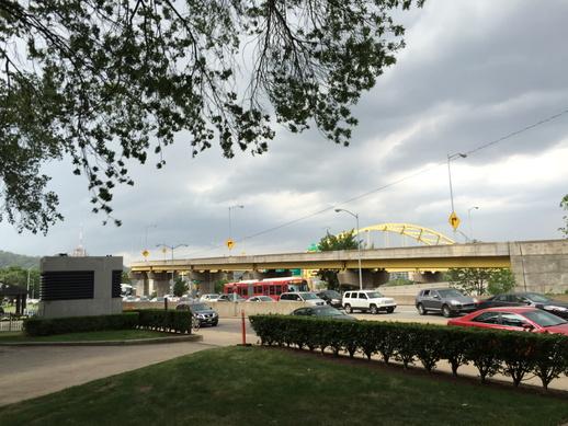 Verz's tweet photo. Line of tstorms approaching the city #pitrsburgh http://t.co/Qxn15pYYT7