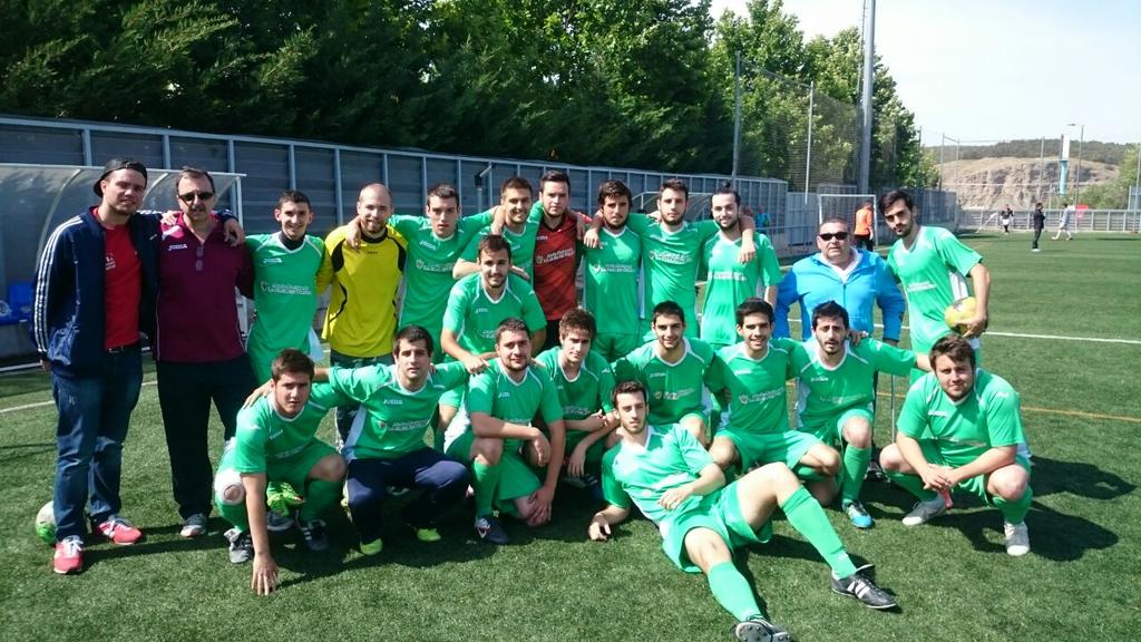 DeporEntrevias's tweet photo. Año maravilloso en @ligasrivas con este equipazo,  CAMPEONES!! http://t.co/1JvXqdnJx5