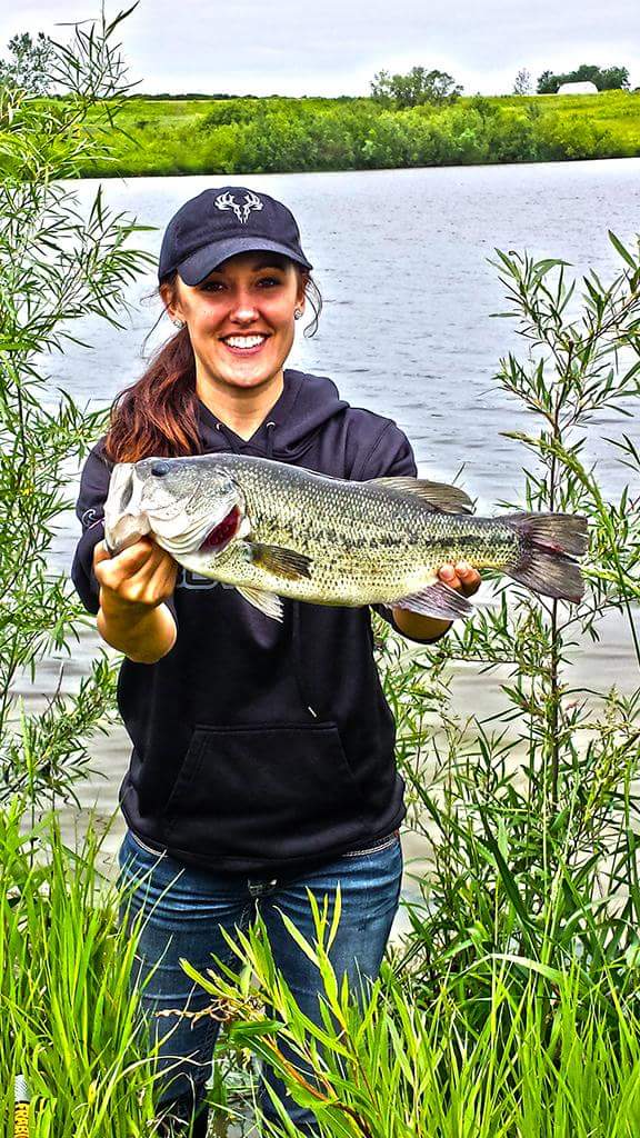 TrophyPursuit's tweet photo. Cassie Dean showing up all the boys #girlswhofish #fishing #outdoor #adventure #MuddyOutdoors #GoMuddy #TrophyPursuit http://t.co/mRL9iAsEmy