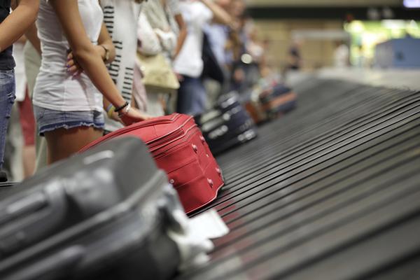 2bee_t's tweet photo. Is your carry-on luggage about to get smaller? http://t.co/GsybH1X7Vn #Travel #Airlines http://t.co/kNDlsqO97x