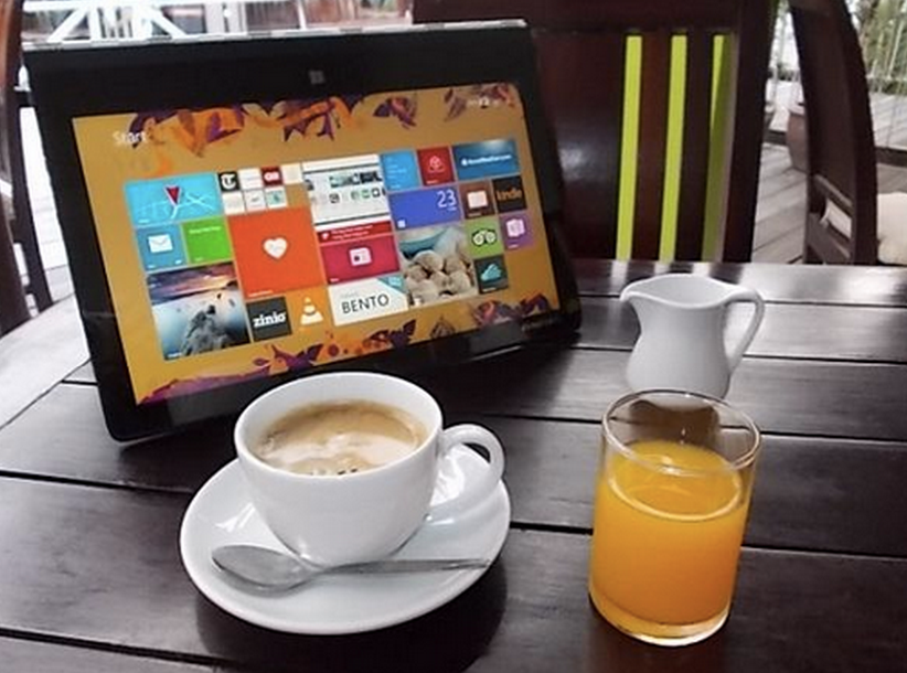 LenovoANZ's tweet photo. Is it #Coffee or #OJ for you first up on a Saturday morning? #tentmode #yogamyway
Photo: @collchris http://t.co/Eime4MynF5