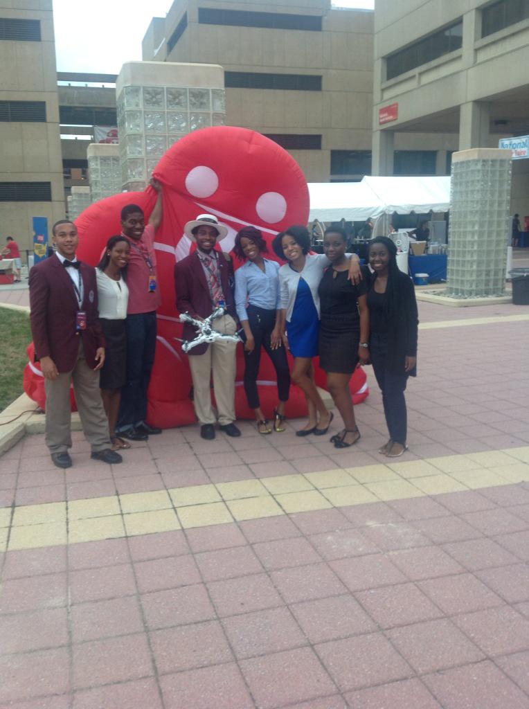 cksidbury's tweet photo. Spelman and Morehouse innovators on the scene #HBCUMAKERS#NationofMakers@SpelmanCollege @Jcaret2 @BDTSpelman http://t.co/Ek0nNgV774