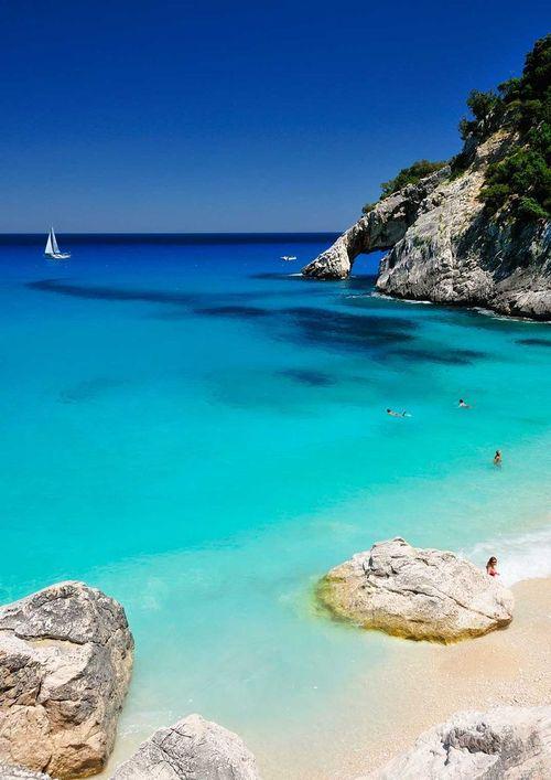 nyomarketing's tweet photo. Relaaax... it's Friday! xo #youngesocial 
#TurquoiseBeach #Sardinia #Italy http://t.co/2DmTFy502R http://t.co/ZEfFfyc6Ez