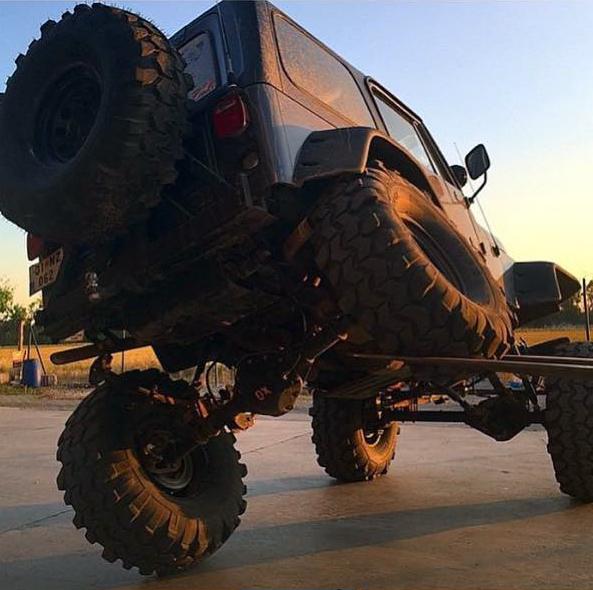 #TGIF It's #Flex #Friday !!! Give your #jeep a little #booty #shake #jeepin #jeeplife #offroad #4x4 Photo: @jeepsgram