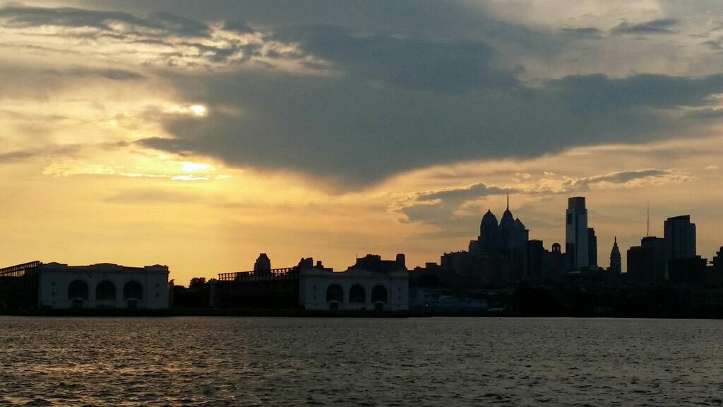 harbor_lines's tweet photo. As the sun sets over #Philly we enjoy wine. #visitphilly #whyilovephilly #SSHP #PhillyByBoat #SYOTR http://t.co/RshiKw4ywj