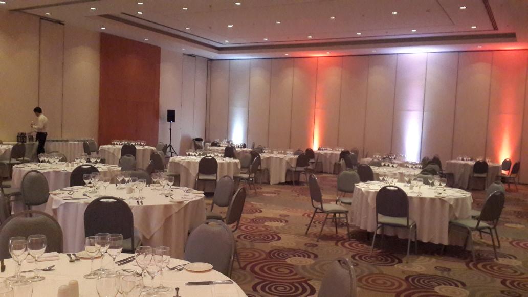 host_and_found's tweet photo. Nuestro Salon de los Cerros ya listo, esperabdo a nuestros queridos clientes de #TopDest. Una rica comida los espera! http://t.co/bO0BDovuZz