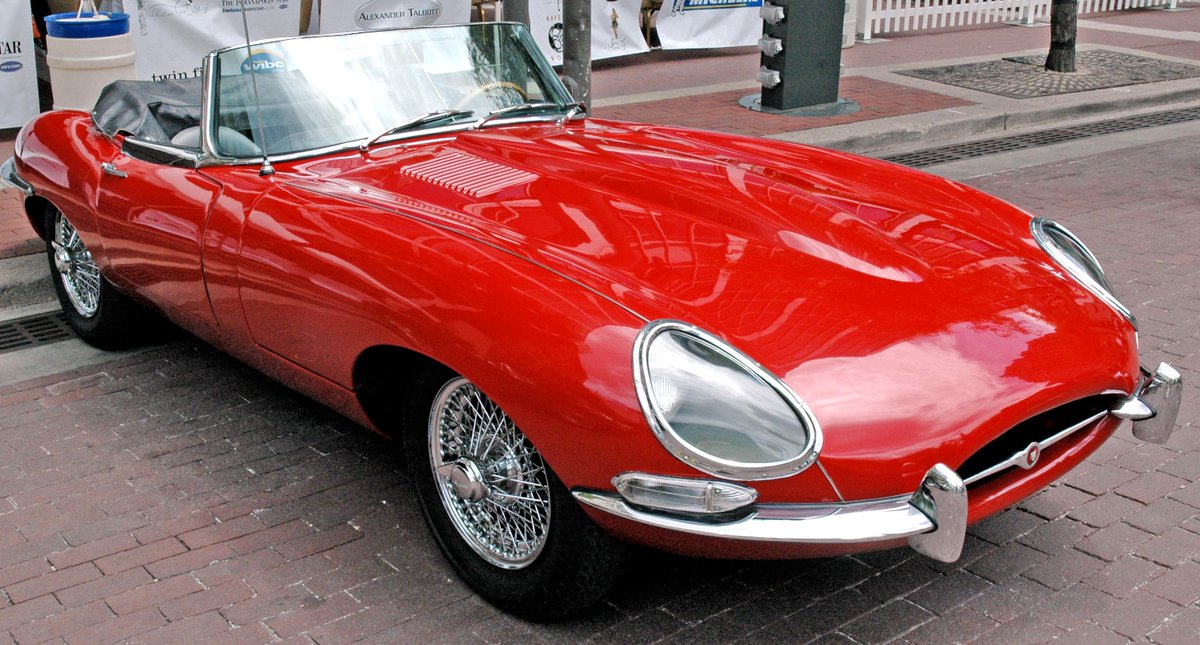 #Jaguar E-Type voted greatest car of all time #motorhappy #WheelerDealers motorhappy.co.uk/jaguar-e-type-…