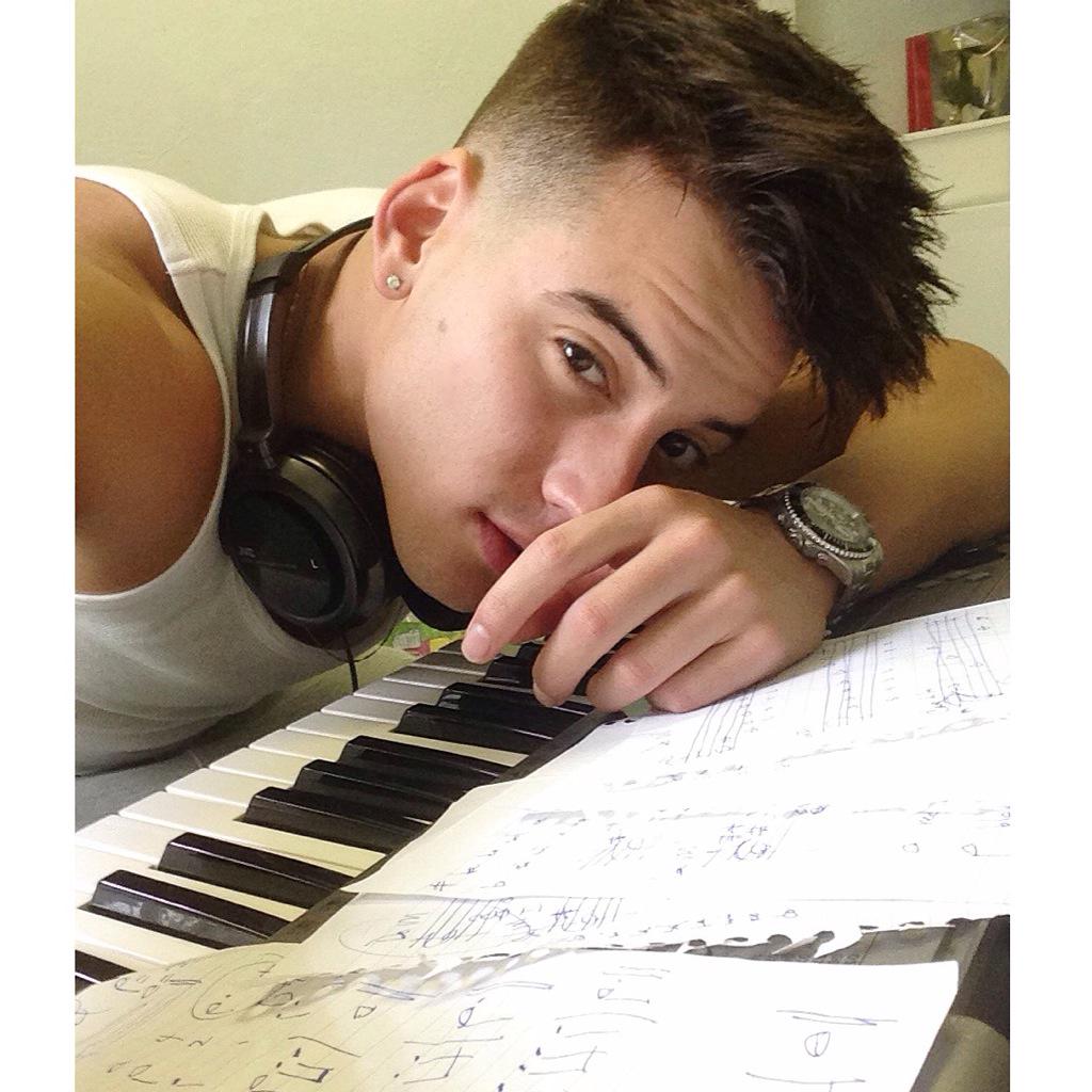 Nesty sorprende con su primer sencillo y videoclip “Bailando” - Imagen 3