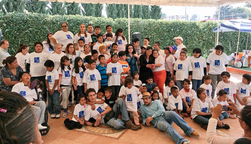 AitorIturrioz's tweet photo. Que hermoso séptimo aniversario regalando sonrisas @RegaleSonrisas @ClaclaudiaAcost @VIsfel @archibalardi http://t.co/ZNcYg0ZZbd