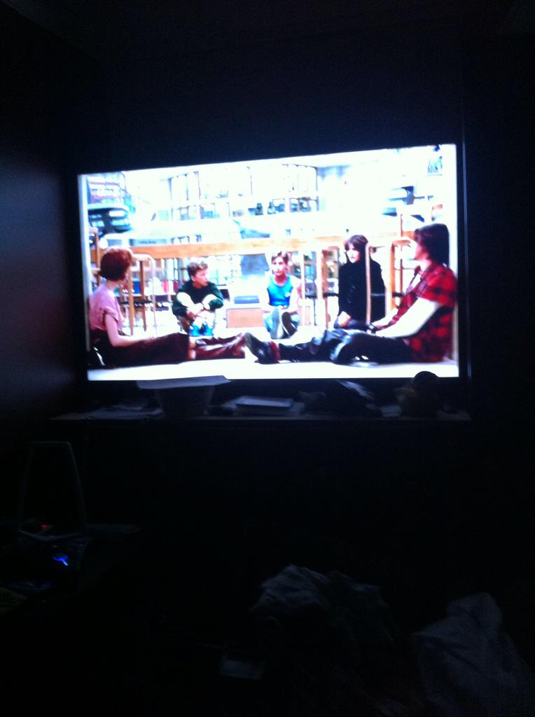 crammo10's tweet photo. One of my fav films is on TV! Buzzin! Can u tell what it is yet? @chefssack @stogey72 @sidnixon 🎥📼📺 http://t.co/O1oR9ouCnJ