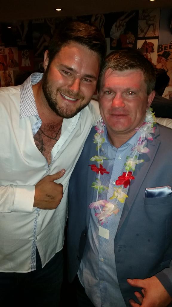 HomeSafeInfo's tweet image. Ricky hatton legend in his own right. Nice to have a beer with you bro xxx