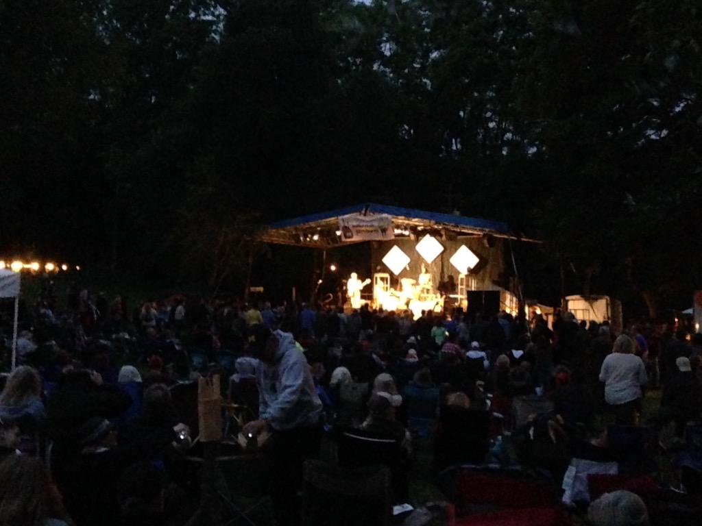 dogshrt's tweet photo. The winds picking up, but the show's goon strong! @ButtermilkJam #BJam #localspins http://t.co/JPlr5DGxTF