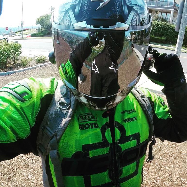 bakerXderek_'s tweet photo. Dual Vlogs Commence http://t.co/bpzIBLArc9