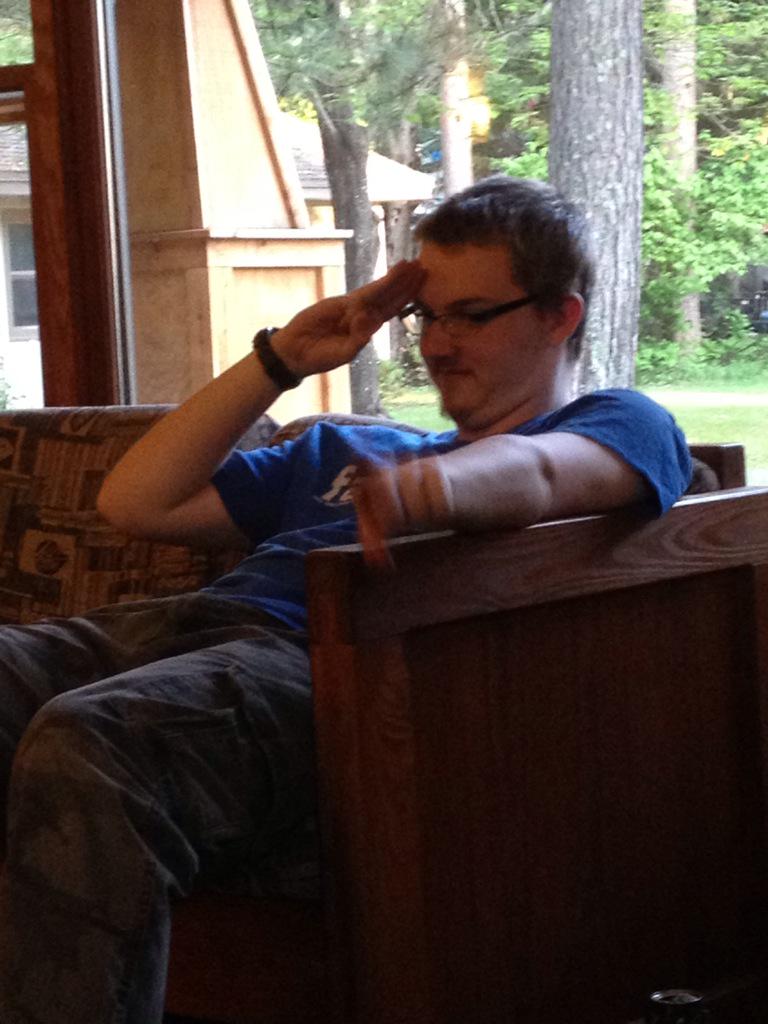 QuotesCharles's tweet photo. *Matthew playing the star spangled banner* http://t.co/nD2biXTqfO