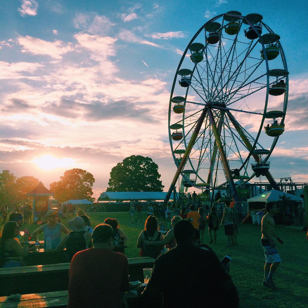Bonnaroo's tweet photo. Bonnaroo sunsets always give off warm n' fuzzies... Bring on the night!!!! #Bonnaroo http://t.co/2AR5q0iRpF