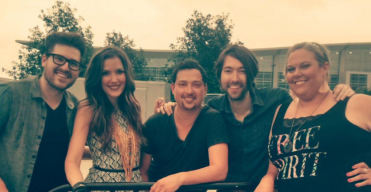 aandd0608's tweet photo. Had so much fun tonight! Another awesome show by @therailers! Love them!! http://t.co/zZWdhCXuEY