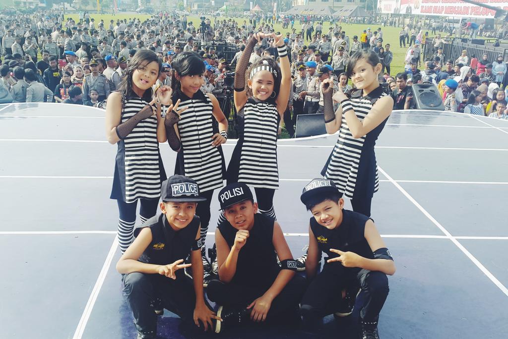 Mksih kk :) <a href="/dimceeee/">Dimitar</a>: Jagoan Tante 😍😍😍 <a href="/MYSTYLEZstudio/">Mystylez Studio</a> "