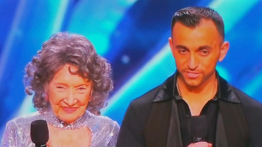 ThatGirlFromLV's tweet photo. Omg this woman is amazing. I am going to rewind and watch again!  #AGT10 #YoungAtHeart http://t.co/U31MEVLEw2