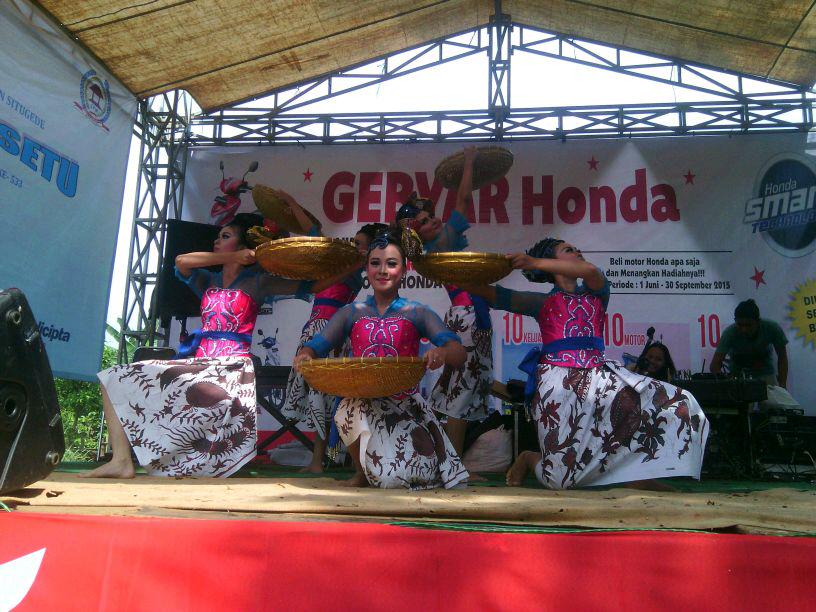 Tari Rengkak Ayakan Tari Rengkak Ayakan