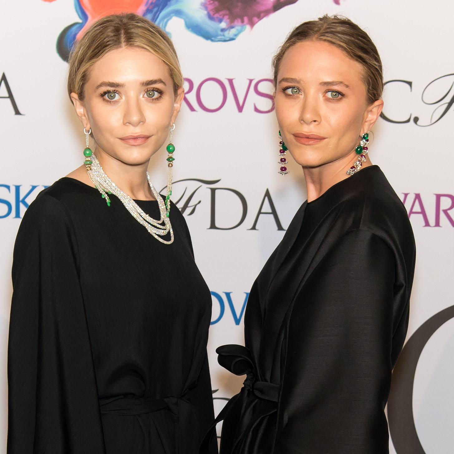 Happy Birthday Mary-Kate and Ashley Olsen!!aktris kembar ini kini berusia 29 thn.Siapa nih yg pny saudara kembar? :) 