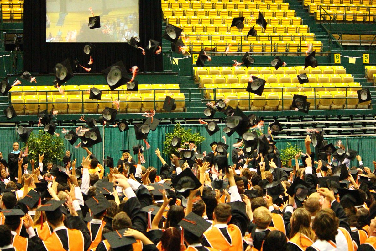 AnnetteHolloway's tweet photo. Congratulations Tabb High School graduates! #graduation #2k15 #GradsOf2015 #ycsd15 #YouSaidHisNameRight http://t.co/9aQuJBRtUn