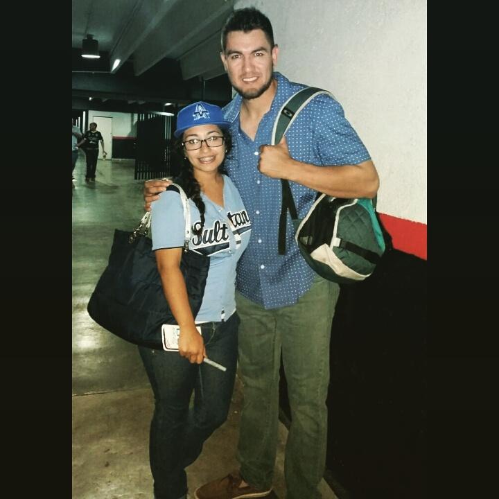 NaatyRodriguezG's tweet photo. Gracias por la foto, y las firmas😄 @AgustinMurillo1 http://t.co/mDZGlq8XBD