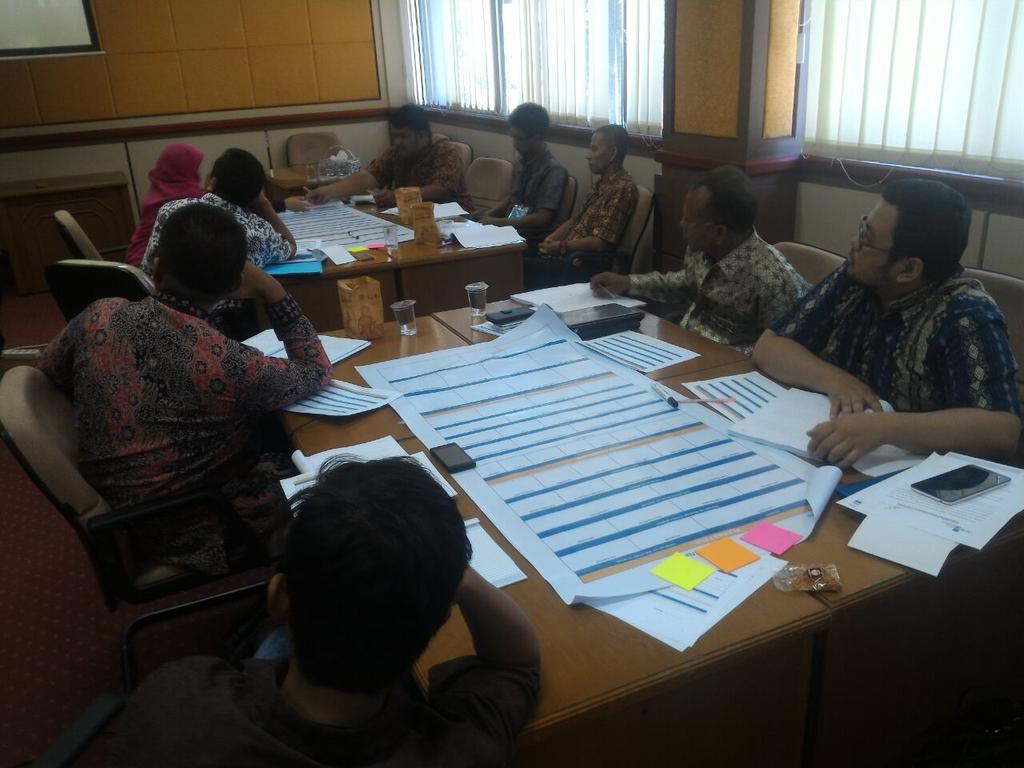 OneIn20_PDG's tweet photo. Peserta BCT serius mengikuti training ini. #Onein20 http://t.co/yrZSpHjmgV