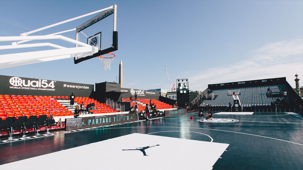 Jumpman23's tweet photo. Toutes les routes mènent au Quai.

Le Quai 54 continue de célébrer 30 ans de légende. #WEAREJORDAN http://t.co/S4UxImidLZ