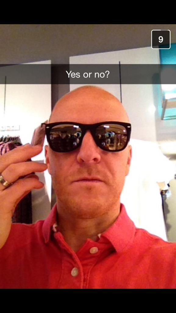 elllierf's tweet photo. dads holiday shopping and keeps snapchatting me for help #bless http://t.co/IAh9UPTTUa