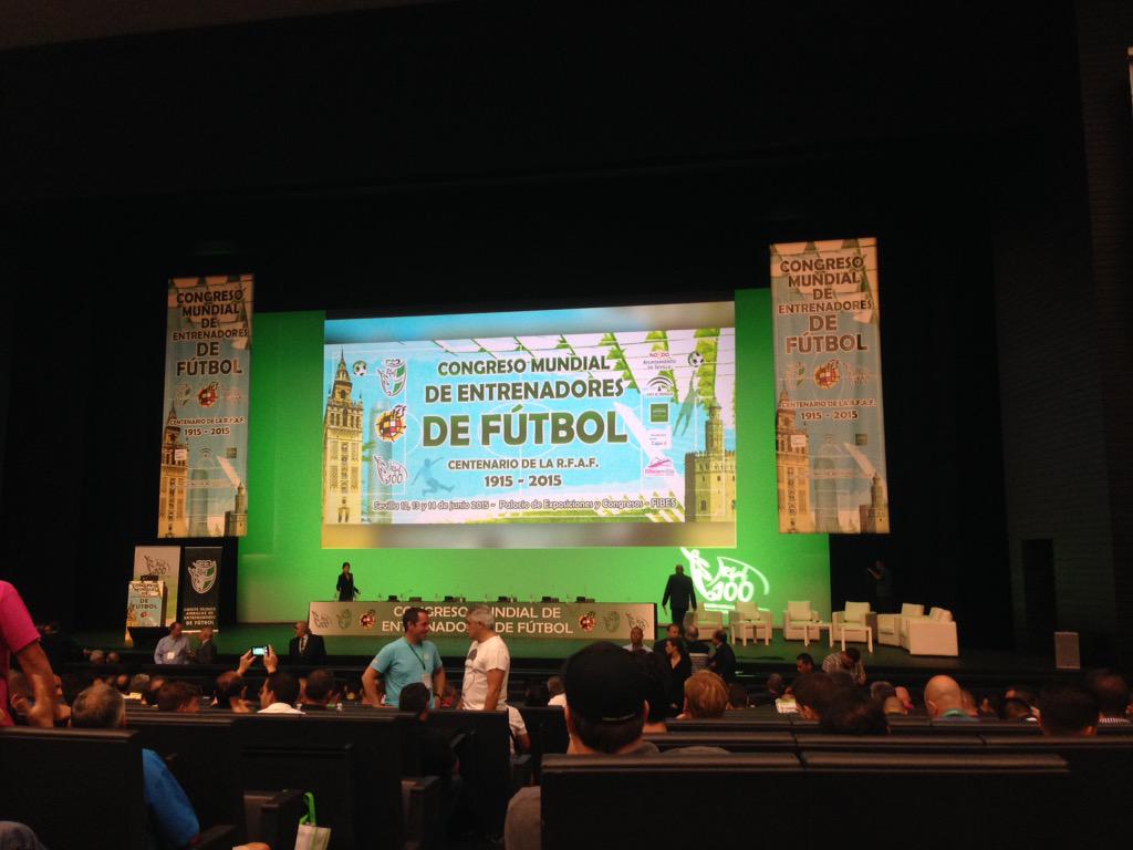 Javi_Chocarro's tweet photo. @vidiwin_com presente en el Congreso Mundial de Entrenadores de Fútbol en Sevilla http://t.co/MGNfTyqPuC