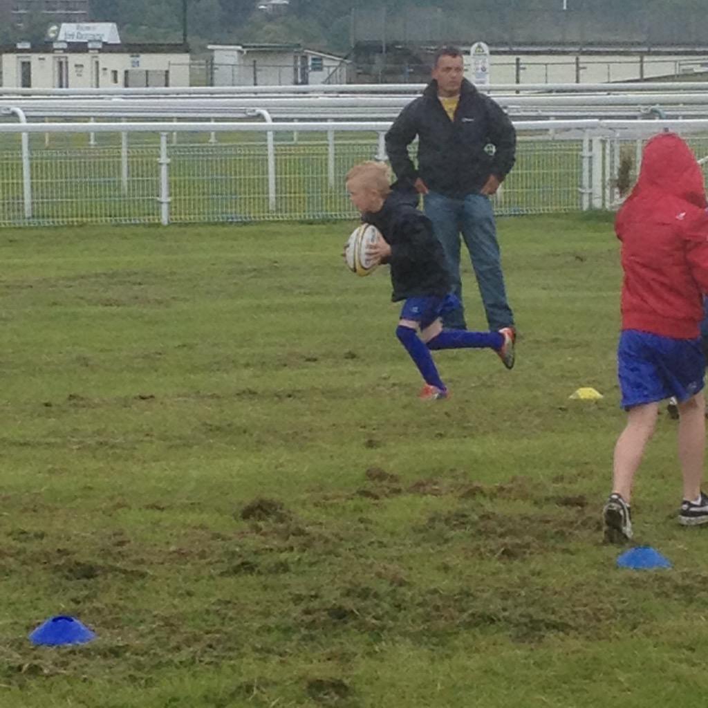 Timelliott7Tim's tweet photo. Boys first rugby session this mornin thanks to @YorkLokos #proudmoment http://t.co/z6rDRY5YPs