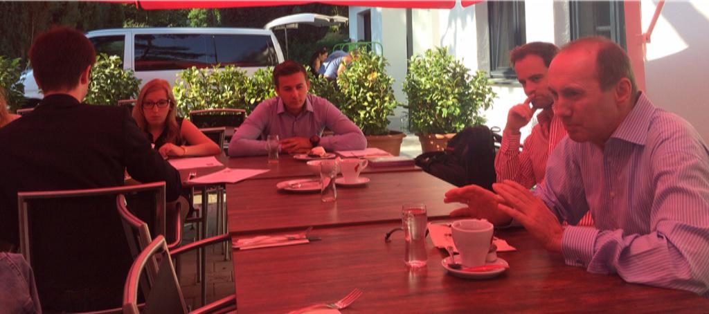 jungeoevp's tweet photo. "Einmal bei der JVP, immer bei der JVP." Bundesobmann a.D. @othmar_karas beim Frühstück mit unseren Mentees. #modul3 http://t.co/X8kOwFhy3F