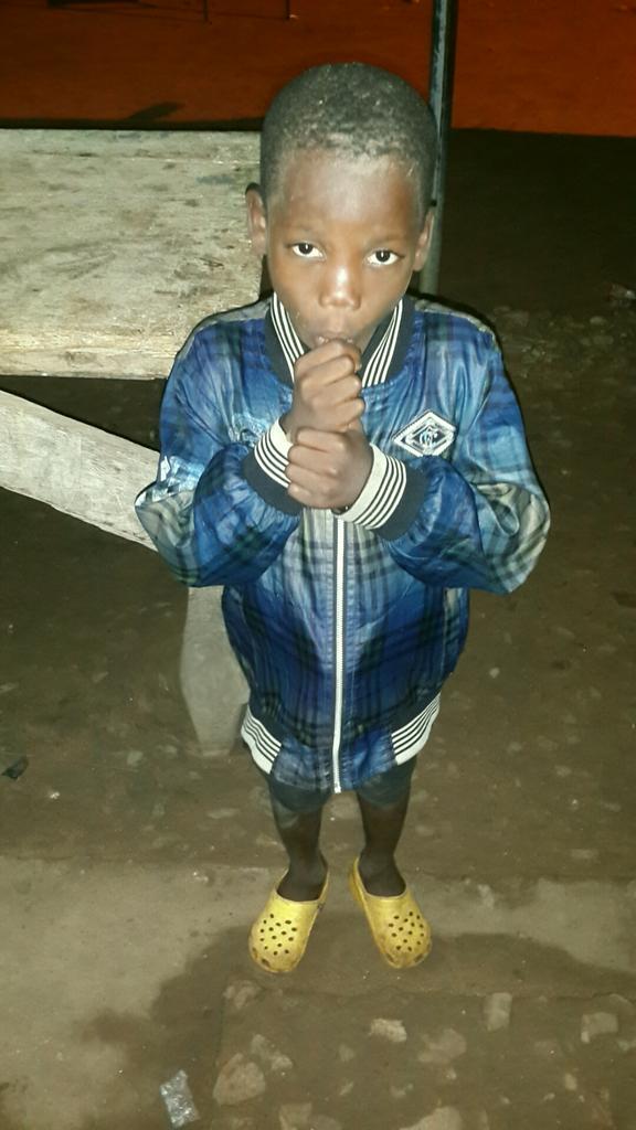 WAECgh_online's tweet photo. "@lili2g9: When u finally catch the boi who picked u #AtKantamanto http://t.co/qsNzcu46sw"

He dey beg.